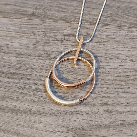 Ricki's New With Tag Long Silver Necklace With Circle Pendants - Picture 4 of 8